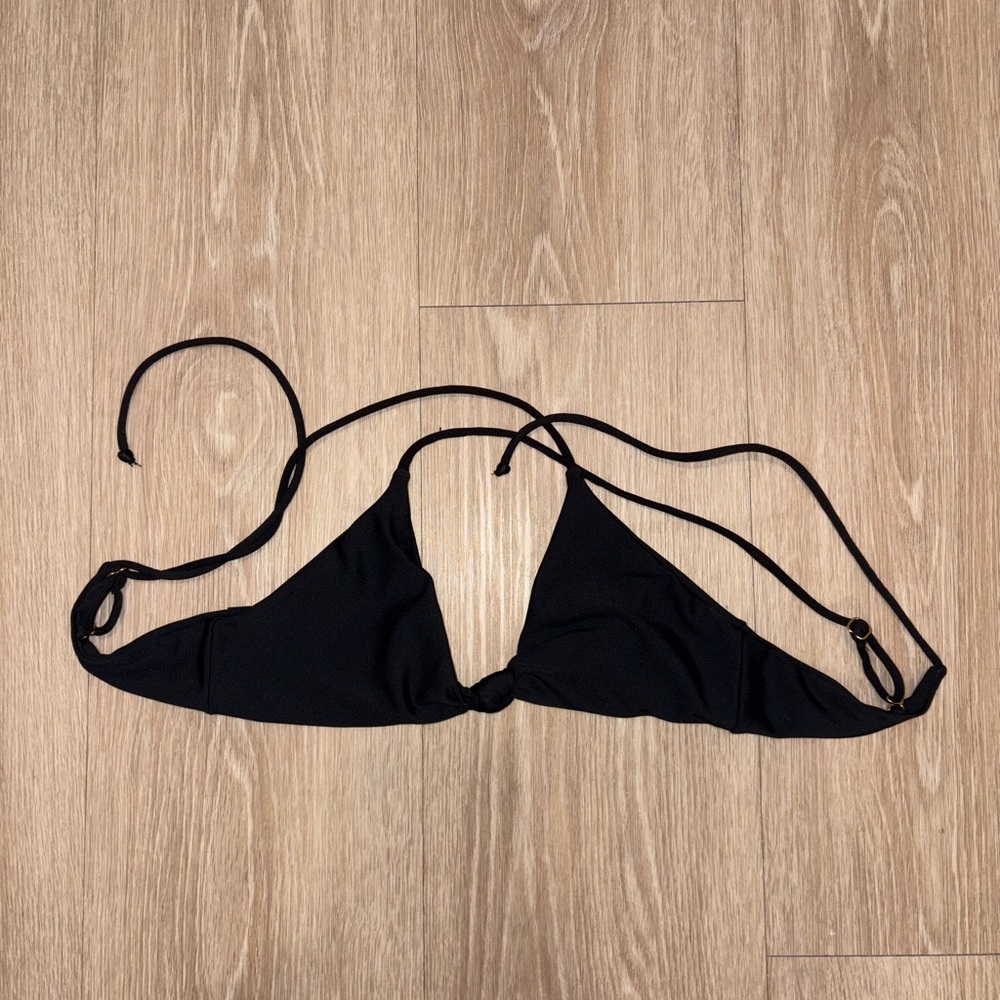 Skatie black bikini top